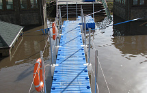 Плавучий мост из пластиковых понтонов 2FLOAT на Оке