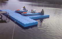 Пластиковый причал для лодок казанок в Астрахане