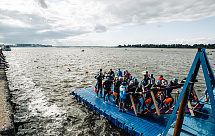 Участники open water на понтонах 2FLOAT в Нижнем Новгороде