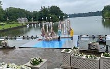 Декорирование плавучей площадки из понтонов 2FLOAT AR60 для свадьбы на воде
