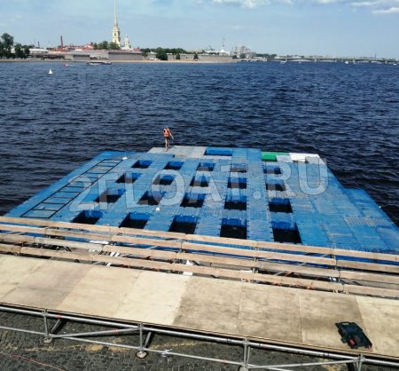 Сборка пластиковых понтонов 2FLOAT на Неве в СПБ